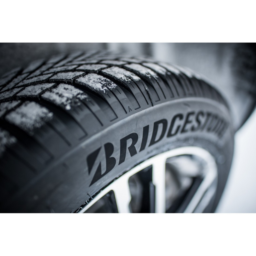 Легковая шина Bridgestone Blizzak LM005 255/45 R19 104V