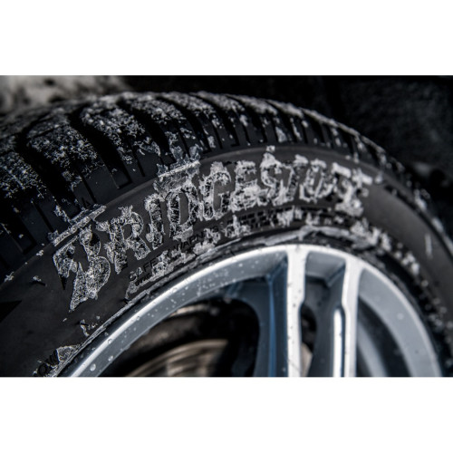 Легковая шина Bridgestone Blizzak LM005 235/40 R18 95V
