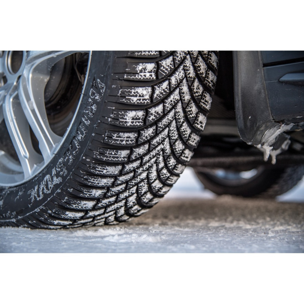 Легковая шина Bridgestone Blizzak LM005 235/45 R17 97V