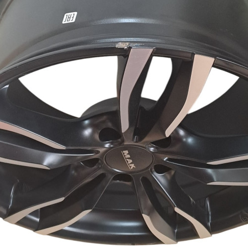 Легковой диск MAK Luft 8x18 5x120 ET30 72,6 Silver