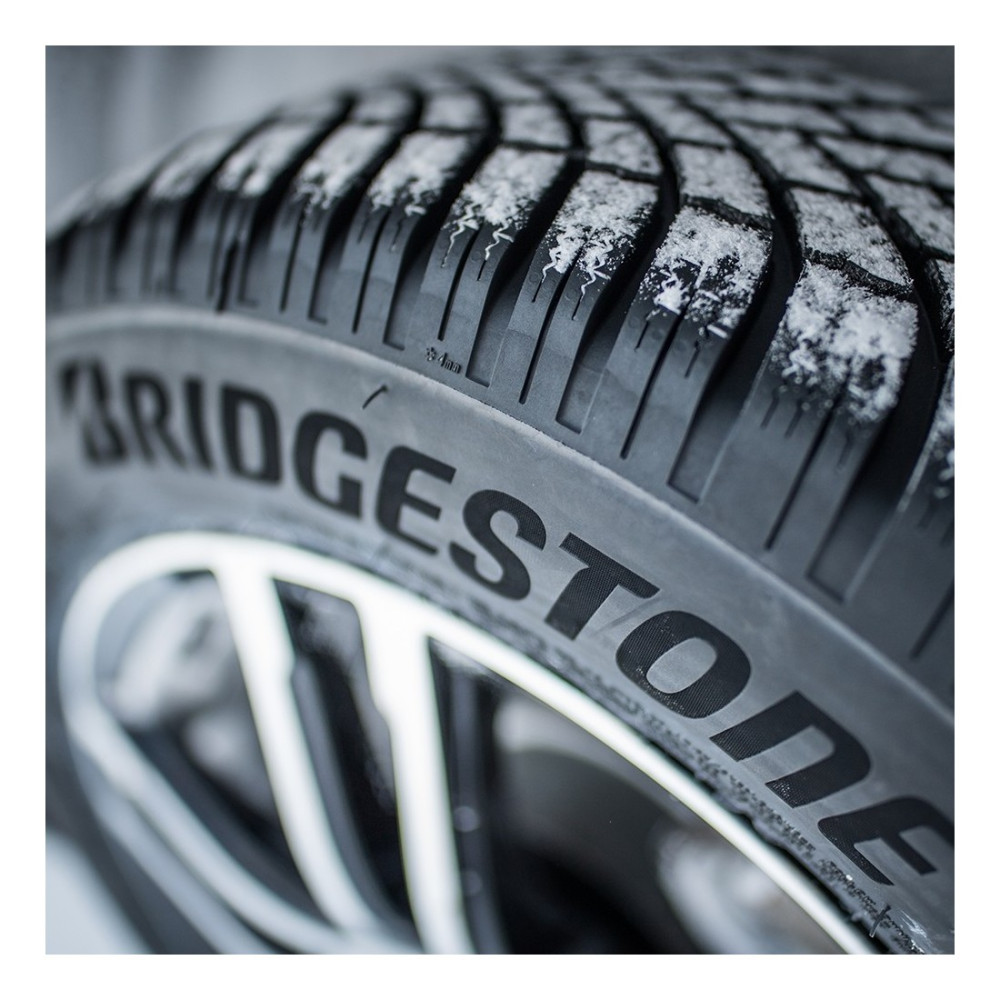 Легковая шина Bridgestone Blizzak LM005 205/60 R18 99H