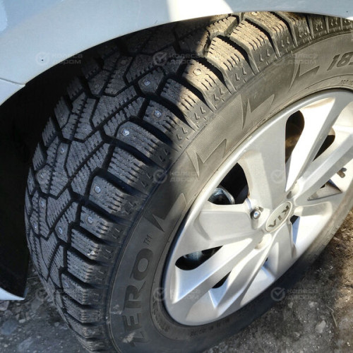 Pirelli Winter Ice Zero 275/40 R22 108H